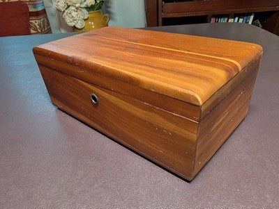 Attrractive Vintage Lane Cedar Dresser Jewelry Trinket Chest - Free Shipping -25