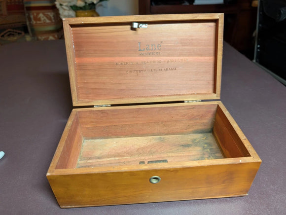 Attrractive Vintage Lane Cedar Dresser Jewelry Trinket Chest - Free Shipping -36