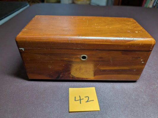 Attrractive Vintage Lane Cedar Dresser Jewelry Trinket Chest - Free Shipping -42